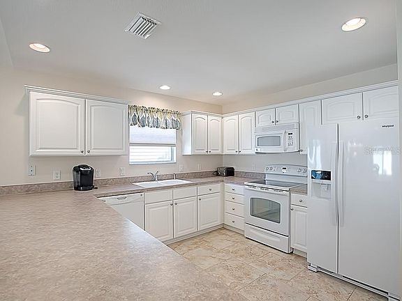 5th image of 2434 Iverson Ct