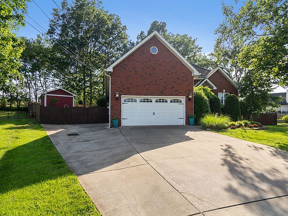 4th image of 4006 Greentree Ct W