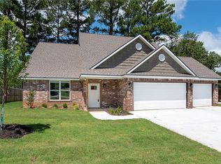 1400 S 14th Pl, Rogers, AR 72758
