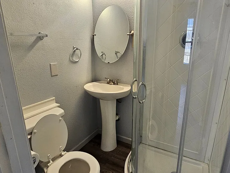 501 Mounts Ave — Photo 9