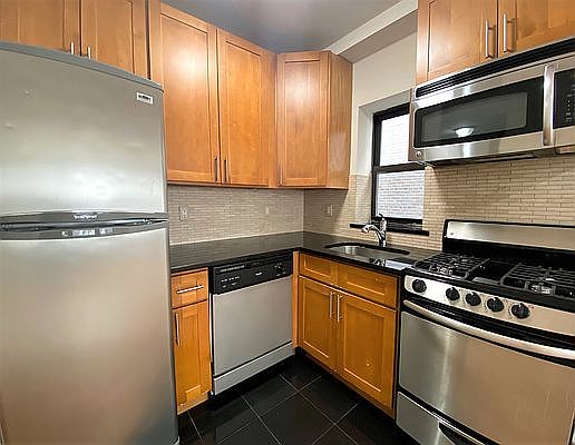 2nd image of 250 W 105th St #F5
