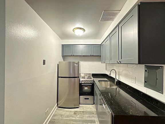 2nd image of 3825 N Pine Grove Ave APT 304