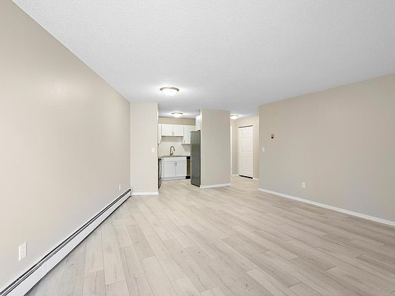 3rd image of 2930 Blaisdell Ave APT 231