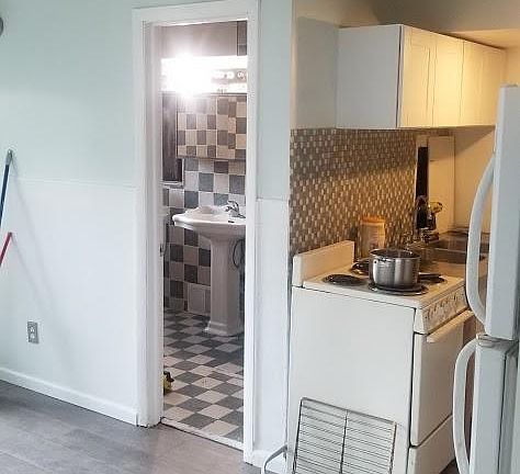 3rd image of 2516 Jackson St NE APT 2