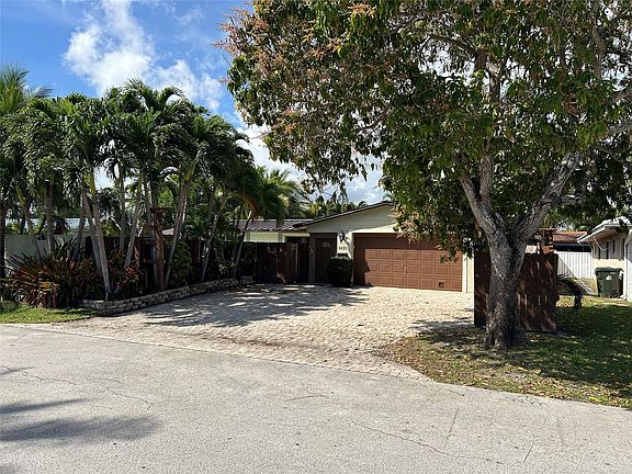 2nd image of 5631 NE 16th Avenue