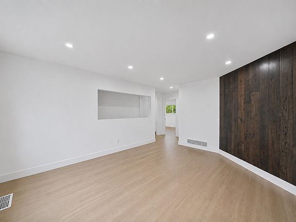 5th image of 1576 161st St
