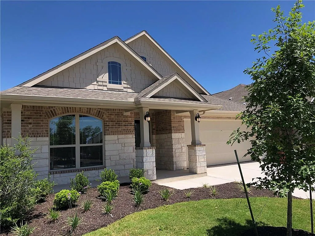 3 bed, 2.0 bath, 1833 sqft, $2,390 — Photo 4