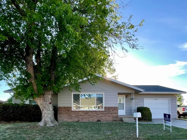 1207 Fern St, Victoria, KS 67671