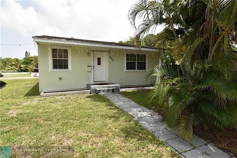 1st image of 635 N 28th Avenue