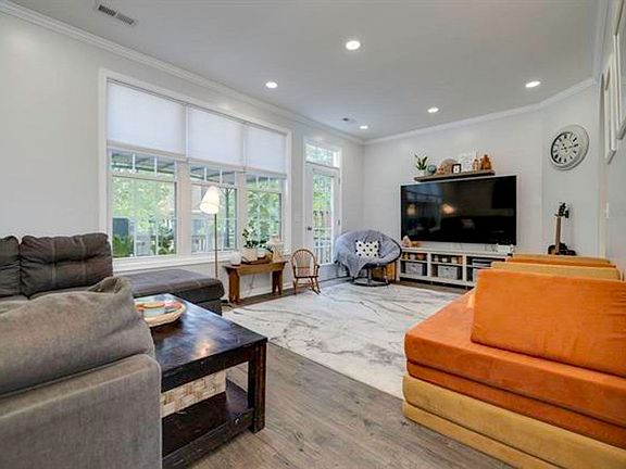 5th image of 3039 Diamond Spring Ln