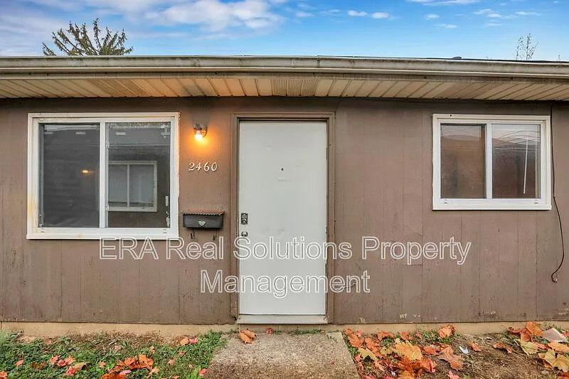 3 bed, 1.0 bath, 884 sqft, $1,100 — Photo 2