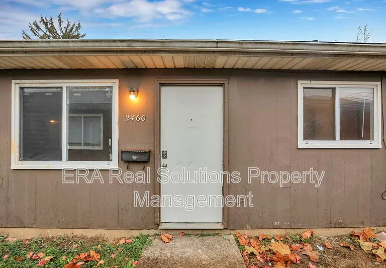 2460 Hiawatha St — Photo 2