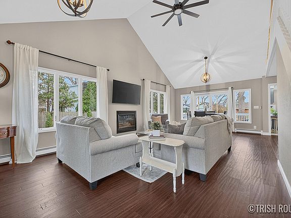 4th image of 609 3rd St