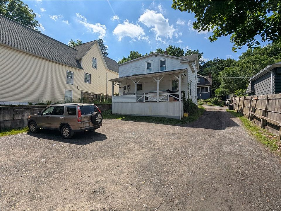 1st image of 218 Pleasant St