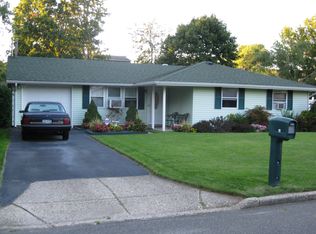 11 Mount Wilson Ave, Farmingville, NY 11738