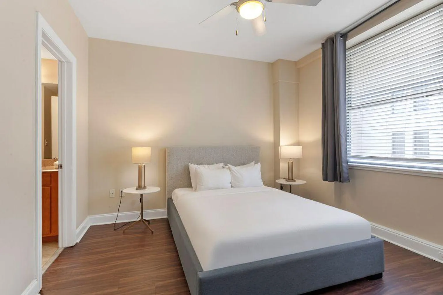 2 bed, 3.0 bath, 1033 sqft, $5,342 — Photo 4
