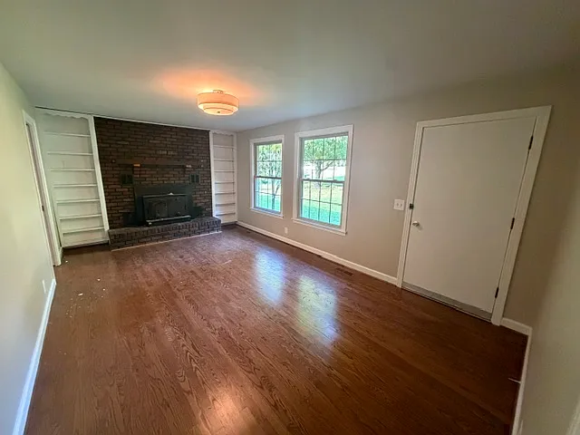 3 bed, 1.5 bath, 1300 sqft, $2,150 — Photo 2