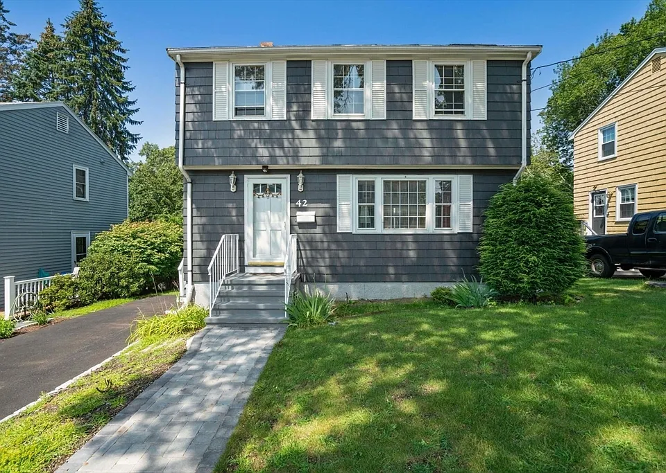 42 Rockland Ave