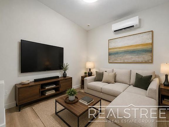 4th image of 463 Dekalb Ave #1B