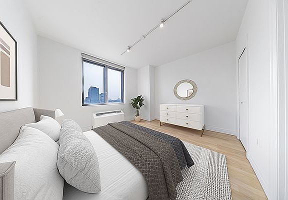 5th image of 554 W 54th St #27A