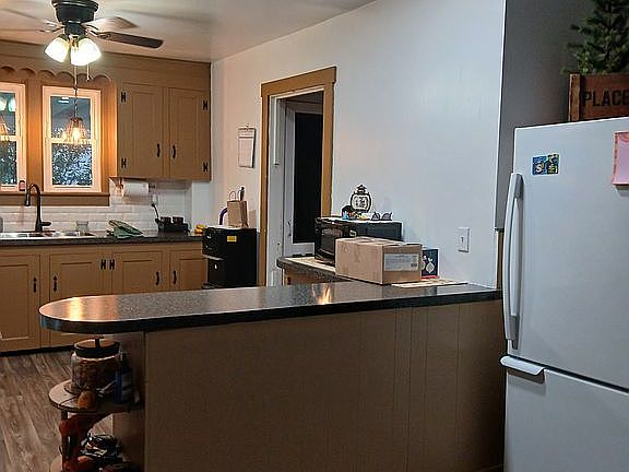 4th image of 419 Yale St
