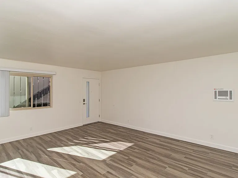 Adams Street Apartments — Photo 27