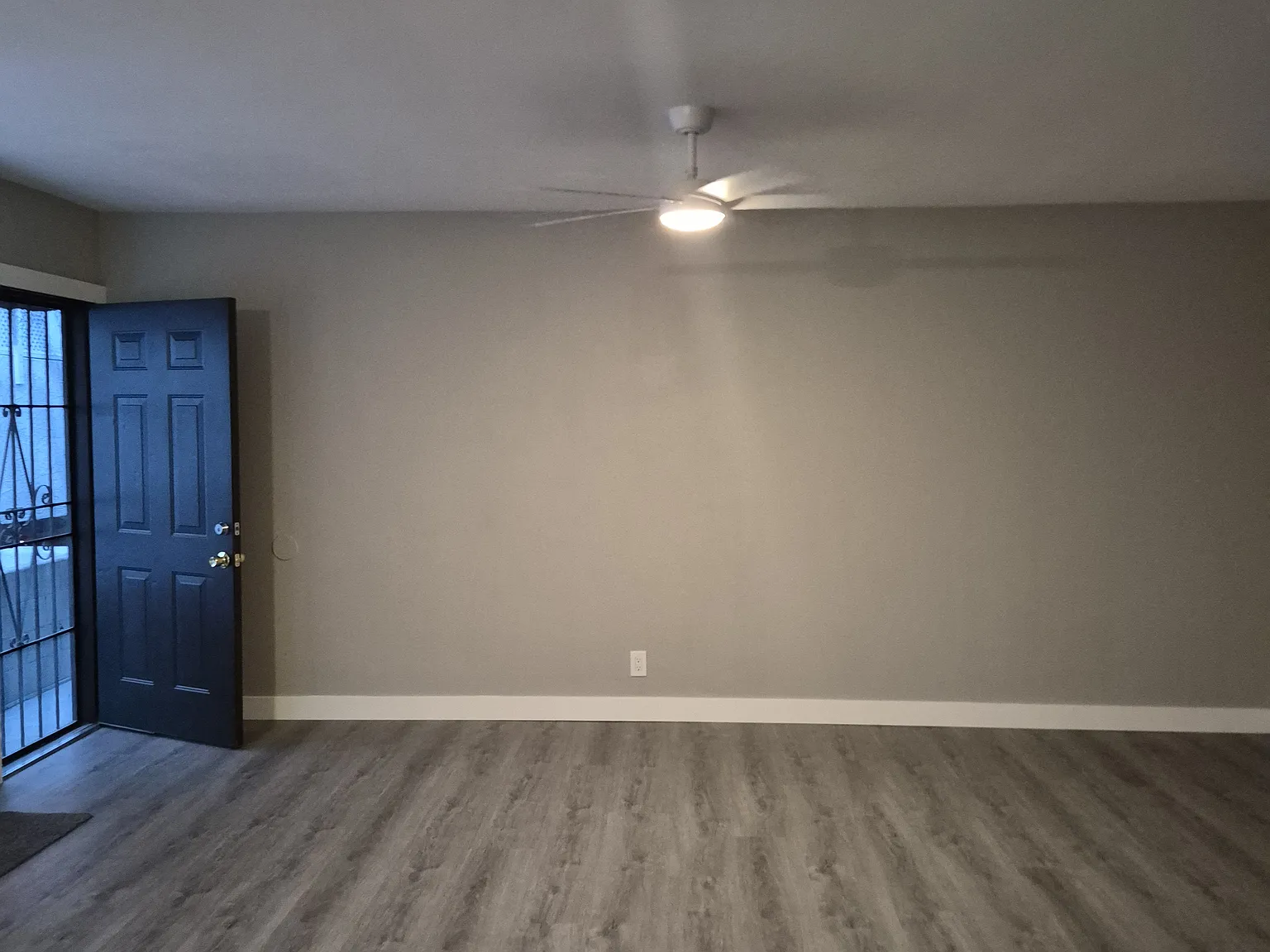 3 bed, 1500 sqft, $3,300 — Photo 2