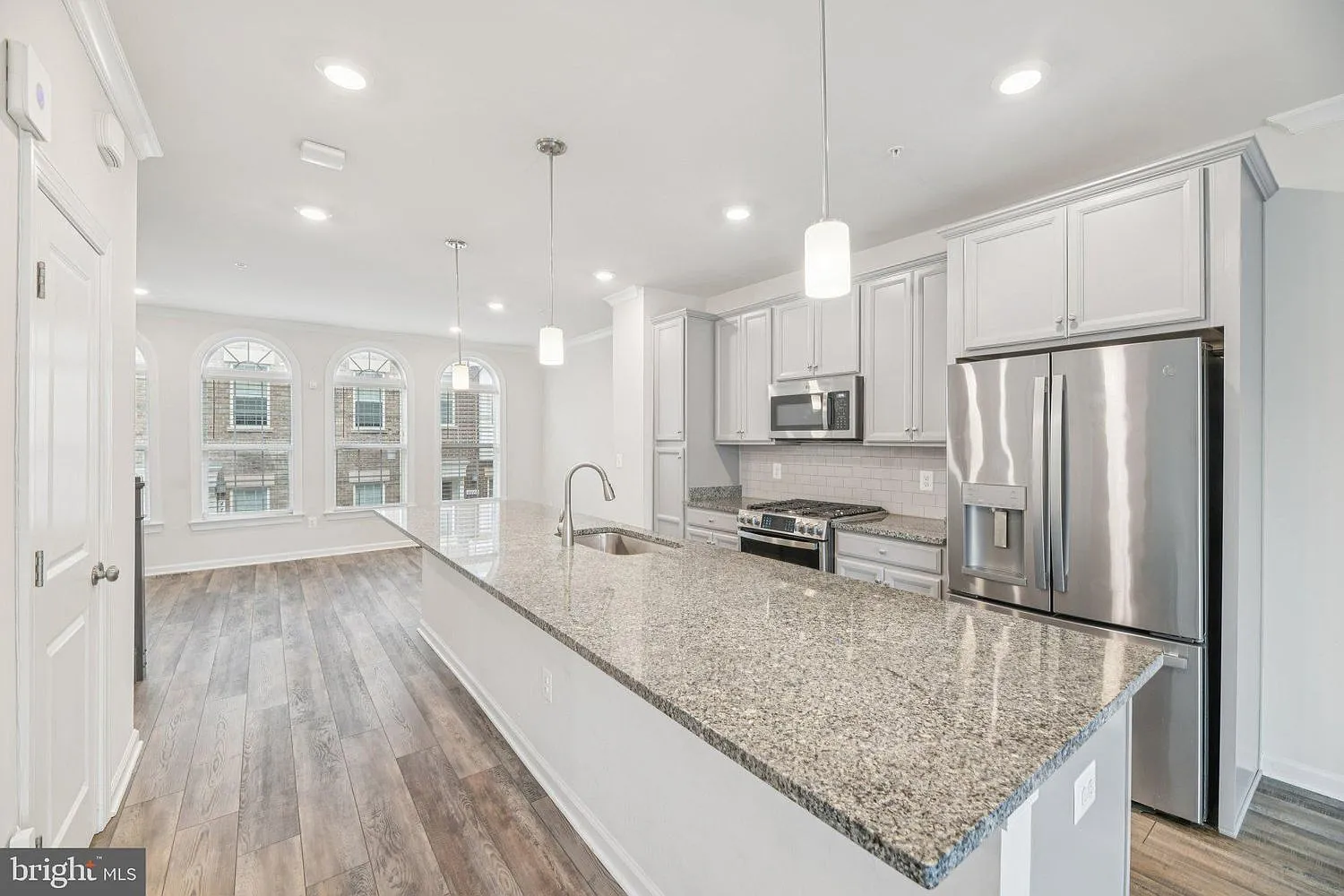 5 bed, 1680 sqft, $875 — Photo 1