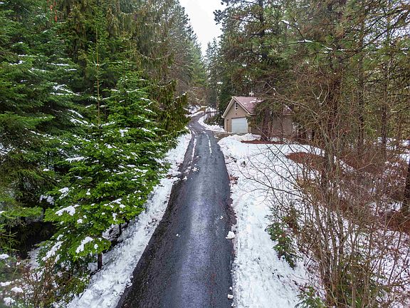 4th image of 1418 Four Mile Rd