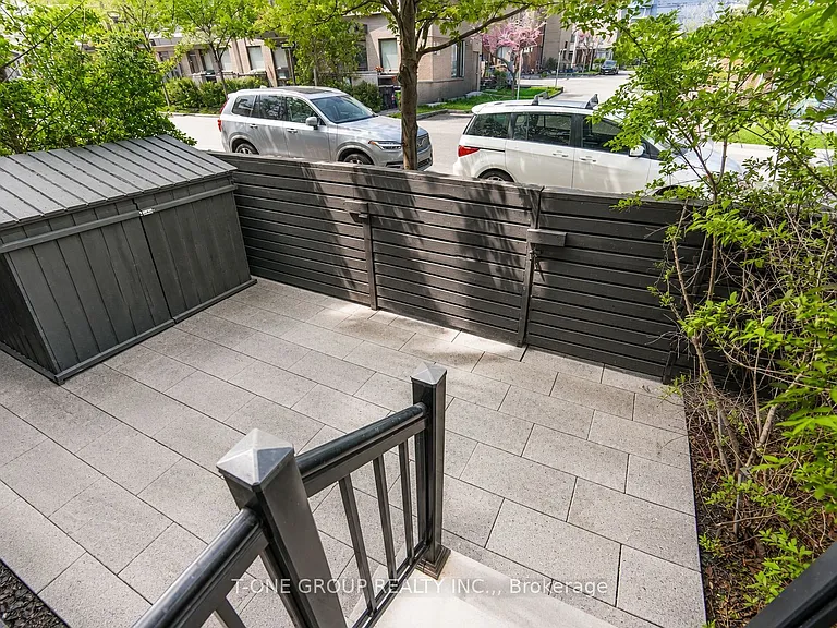 55 Sutton Ave — Photo 6
