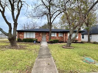 1300 Develon Dr, Mesquite, TX 75149