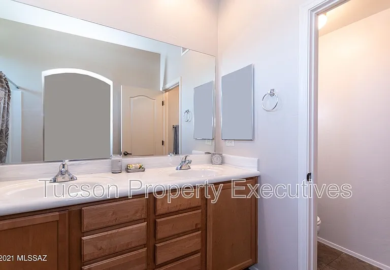 2442 E Emerald Moon Dr #1 — Photo 11