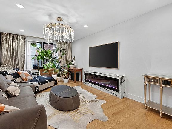 4th image of 2546 E 13th St APT E16