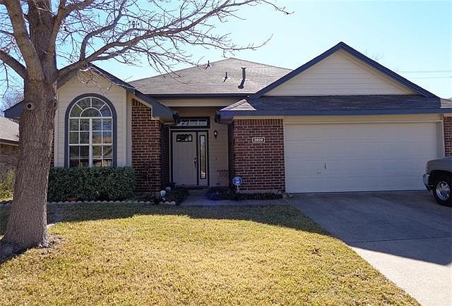 1st image of 2829 Sommerset Dr
