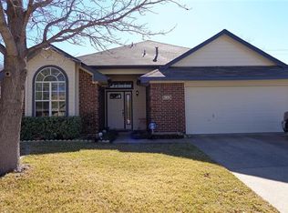 2829 Sommerset Dr, Grand Prairie, TX 75052