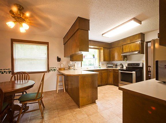 5th image of 341 SE Highland Park Dr