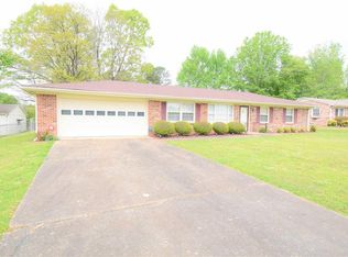 61 Morningside Dr, Lexington, TN 38351