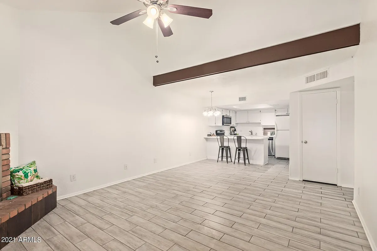 Welcome Home - 2131 E 10th St #3