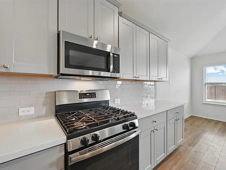 837 Amberwood Ct — Photo 15