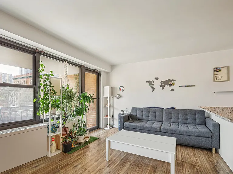 135 Montgomery St #3 — Photo 16