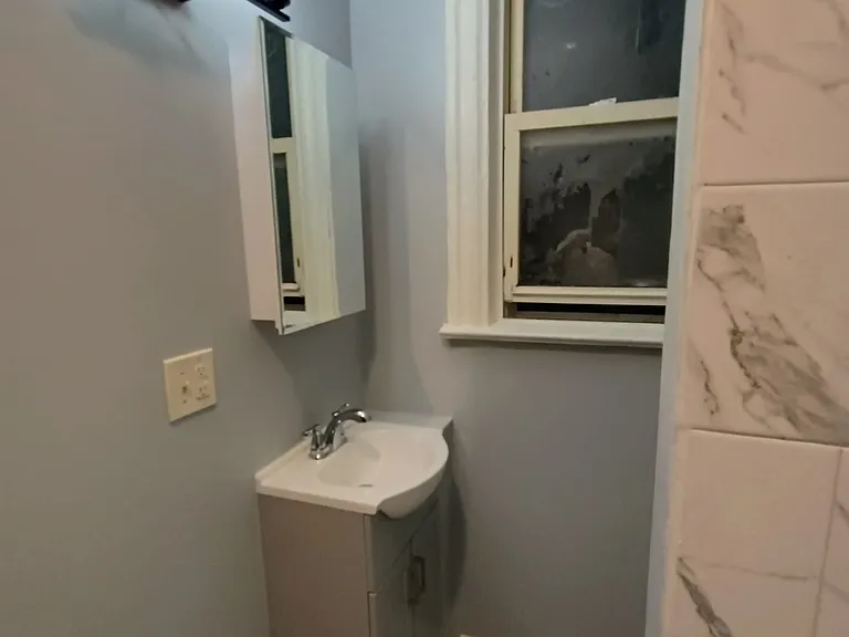 27 Linden Ave — Photo 2