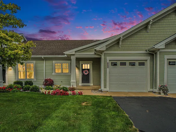 1712 S Trillium Cir, Zeeland, MI 49464