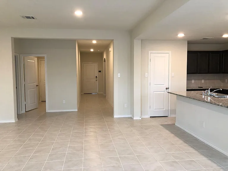 604 Rustic Meadows Trl — Photo 4