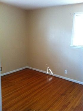 5th image of 105 Norris Dr