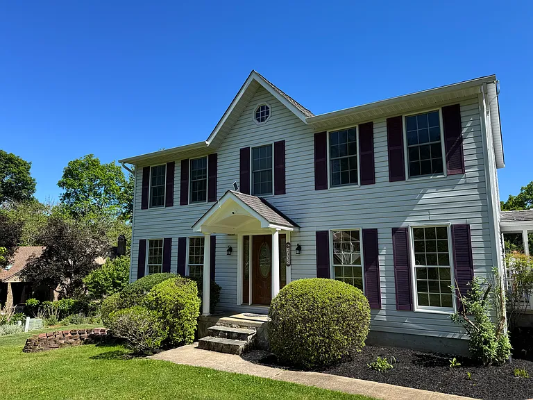 2335 Elderberry Ln — Photo 2