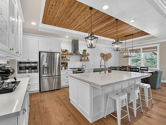 3rd image of 7007 Chalet Way