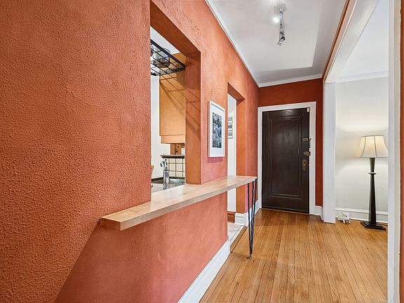 5th image of 728 1/2 Hinman Ave APT 2S
