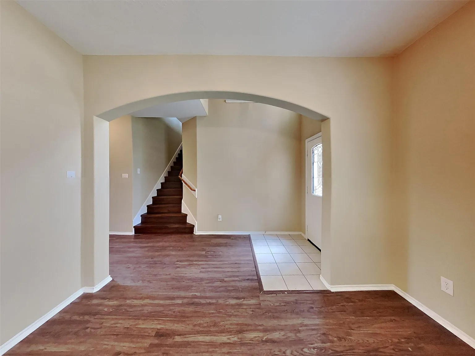 4 bed, 2.5 bath, 2506 sqft, $2,220 — Photo 4