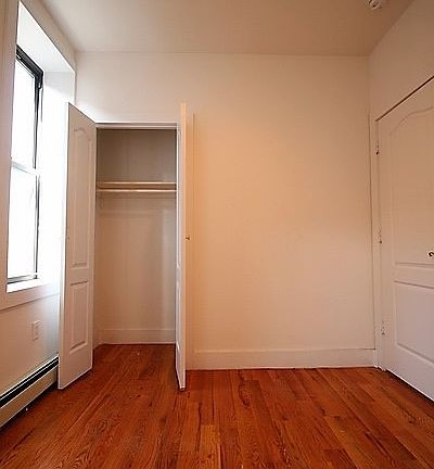 4th image of 229 Bainbridge St #202