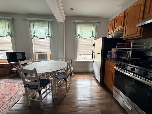 4th image of 165 Park St APT 12